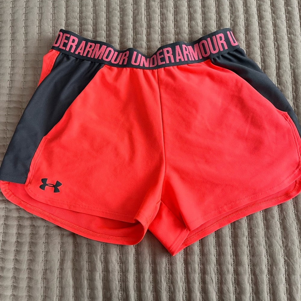 Under armor shorts, size small